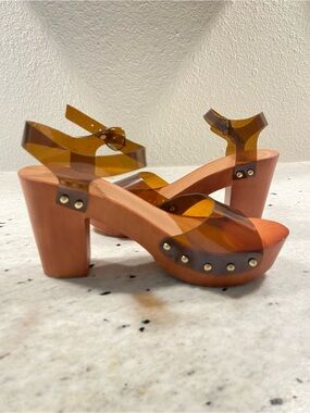 Madden Girl "G-Neato" platform sandals size 10 NWOT